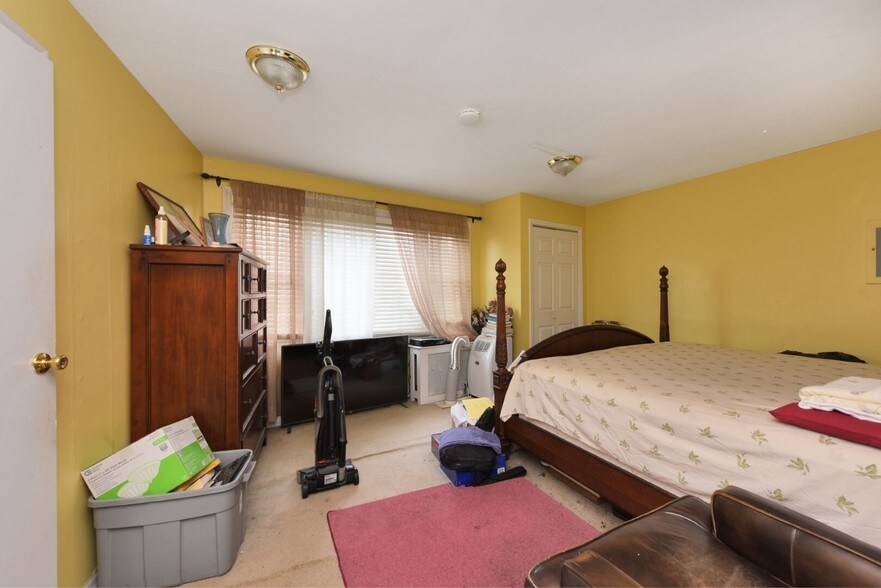 More Photos Of 50 Hillside Ave, Williston Park Storefront For Sale