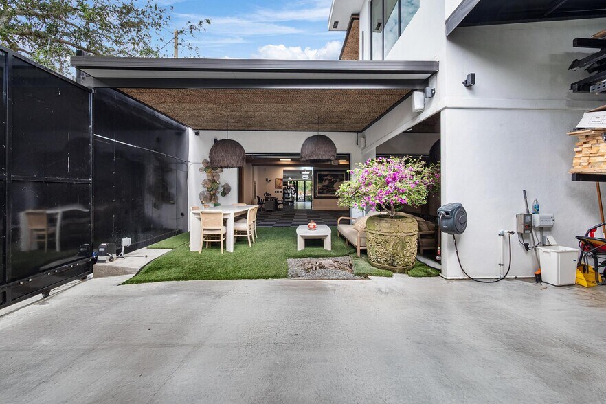 More Photos Of 5935 NE 2nd Ave, Miami Storefront Retail Office For Lease