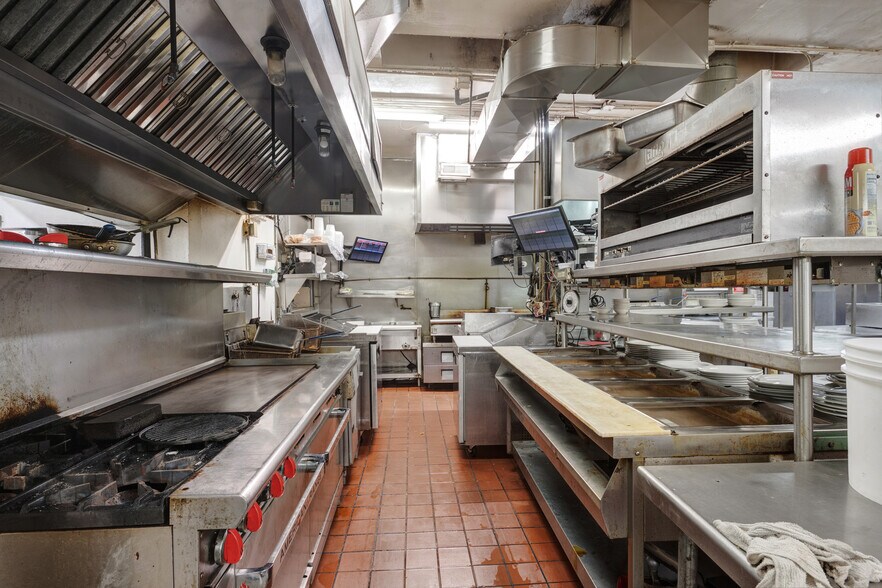 More Photos Of 8032 4th St NW, Albuquerque Restaurant For Sale