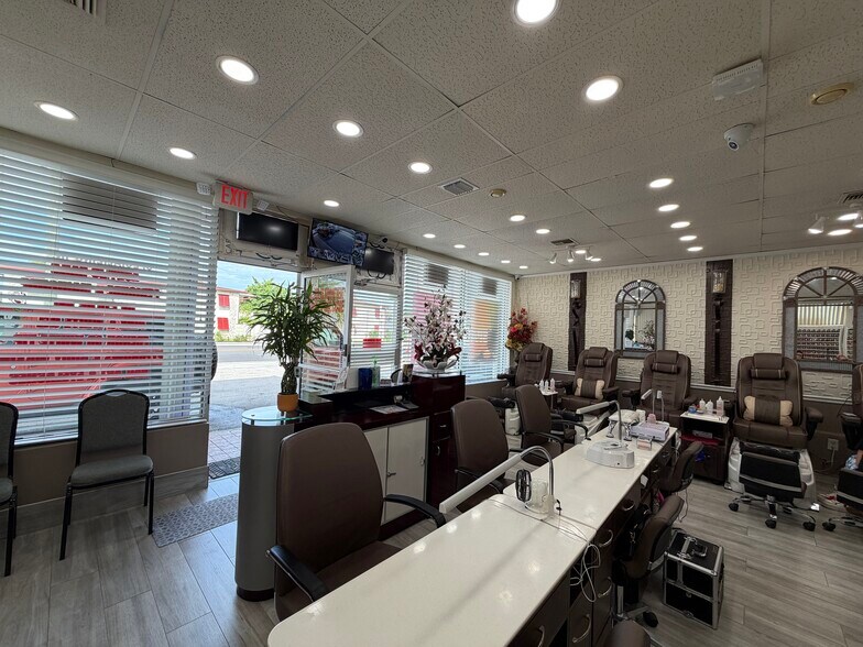 More Photos Of 601 SW 57th Ave, Miami Storefront Retail Office For Sale
