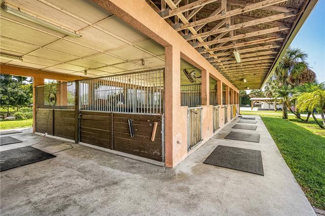 More Photos Of 455 74th Ave, Vero Beach Horse Stables For Sale