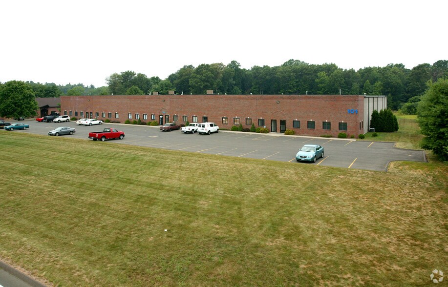 More Photos Of 101 W Dudley Town Rd, Bloomfield Light Distribution For Lease
