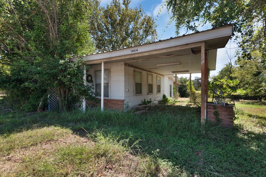 More Photos Of 1404 Central Texas Expy, Lampasas Land For Sale