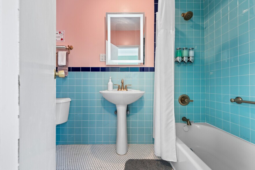 More Photos Of 741 Park Ave, Hot Springs Hotel For Sale