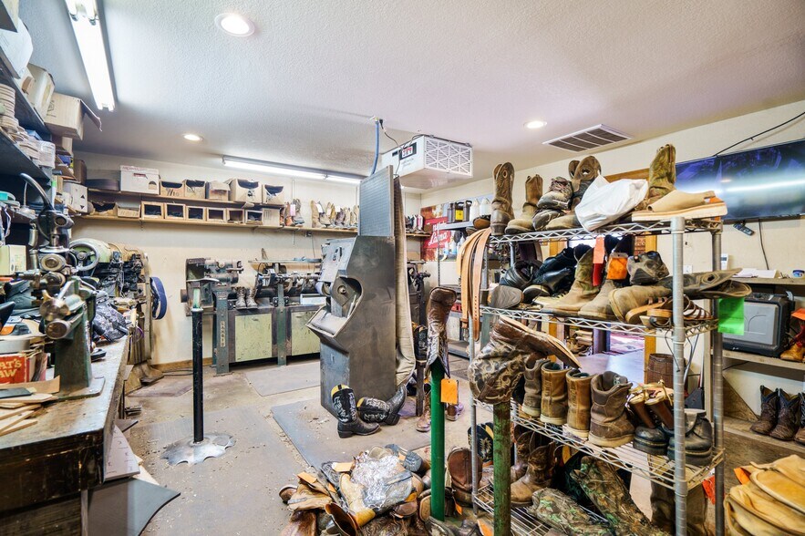 More Photos Of 2524 Carson St, Haltom City Storefront Retail Office For Sale