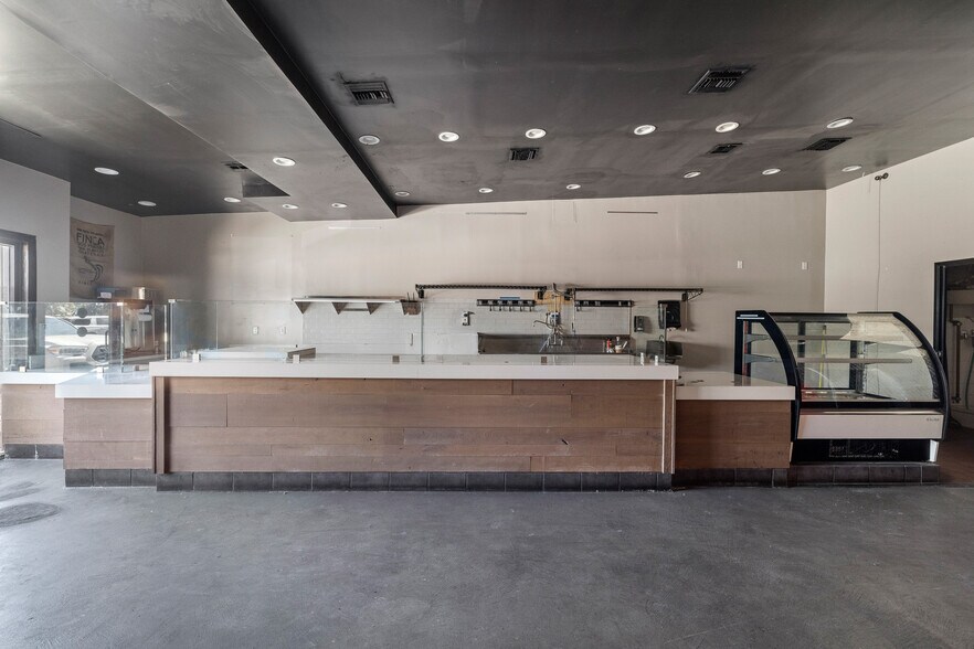 More Photos Of 834 S La Brea Ave, Los Angeles Storefront For Lease