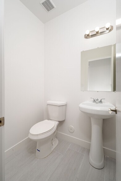 More Photos Of 8246 N 61st Ave, Glendale Apartments For Sale