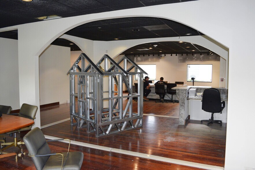 More Photos Of 1050 Central Park Dr, Sanford Warehouse For Lease