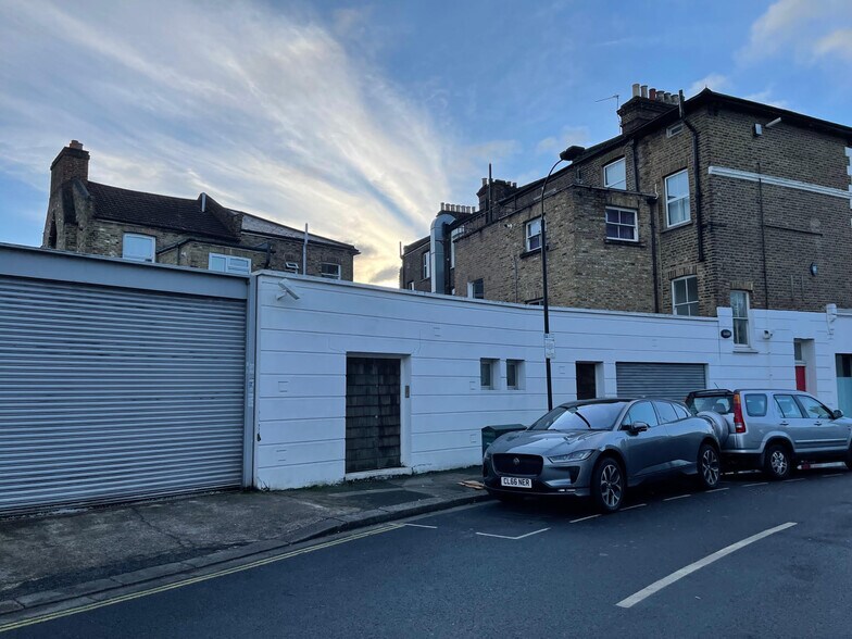 157 Askew Rd, London W12 9AU Storefront Retail Office For Sale