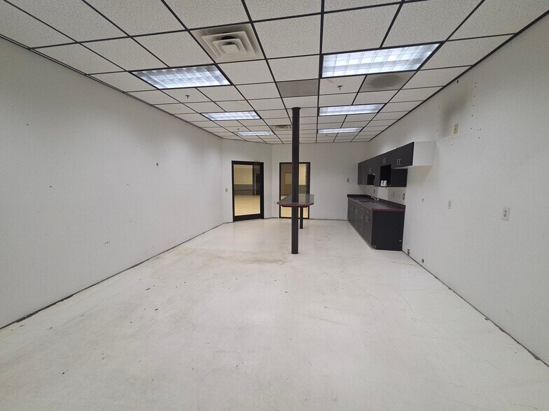 More Photos Of 1826 Albertson Rd, High Point Manufacturing For Lease
