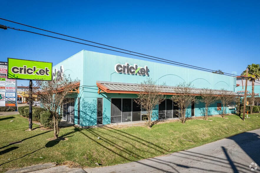 More Photos Of 5702-5718 Bellaire Blvd, Houston Unknown For Lease