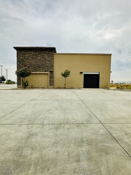 More Photos Of 9741 S Enos Ln, Bakersfield Service Station For Lease