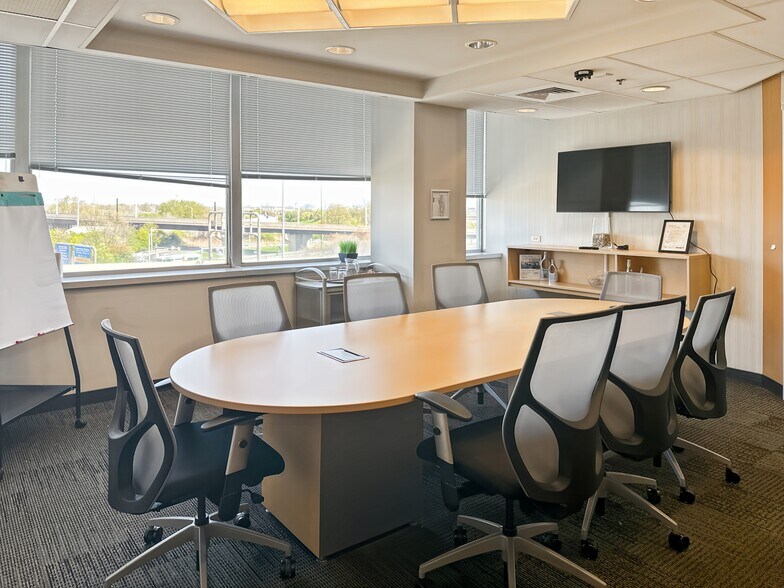 More Photos Of 1 International Plz, Philadelphia Coworking Space