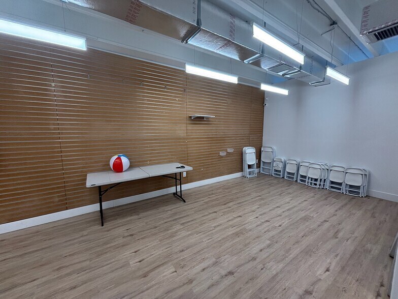 More Photos Of 1925 NE 163rd St, North Miami Beach Storefront For Lease