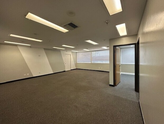 More Photos Of 14173 Green Tree Blvd, Victorville Restaurant For Lease