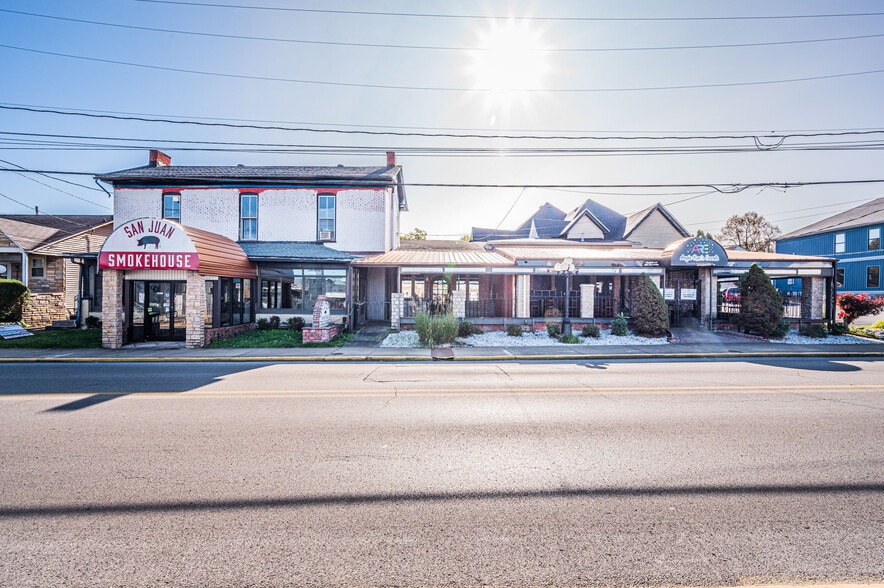 Primary Photo Of 1026-1038 Chestnut St, Bowling Green Restaurant For Sale