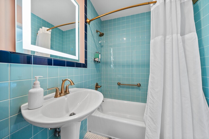 More Photos Of 741 Park Ave, Hot Springs Hotel For Sale