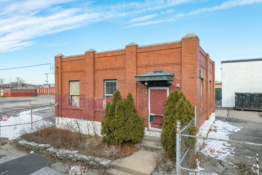 More Photos Of 735 Allens Ave, Providence Manufacturing For Sale