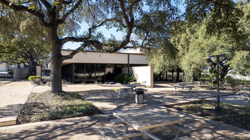 More Photos Of 6224 W Interstate 10, San Antonio Office For Sale