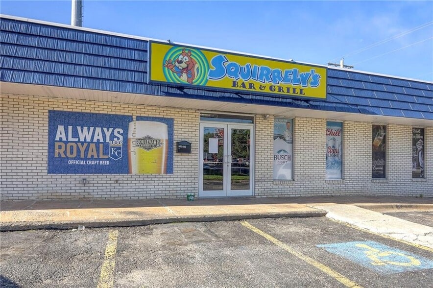 More Photos Of 4545 N Brighton Ave, Kansas City Bar For Sale