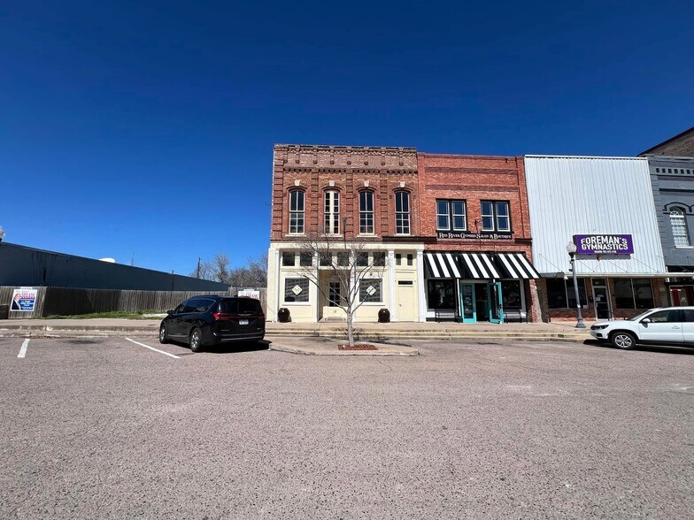 Primary Photo Of 119 E 5th St, Bonham Restaurant For Sale