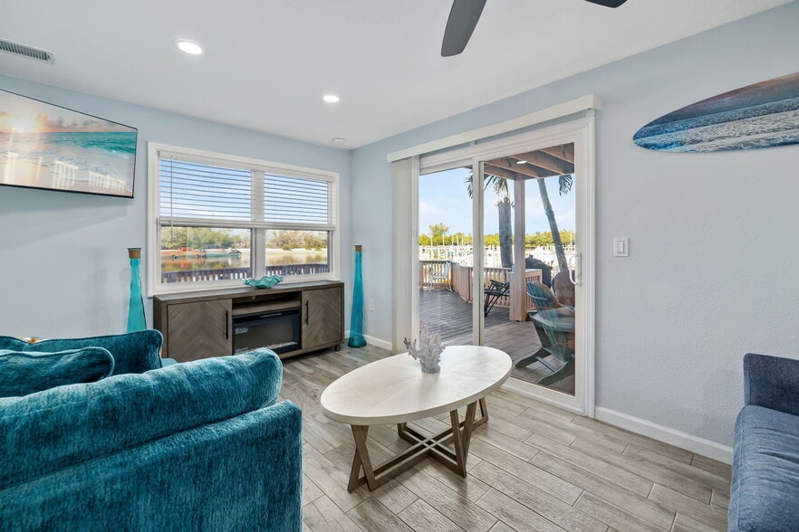 More Photos Of 9022 Midnight Pass Rd, Sarasota Apartments For Sale