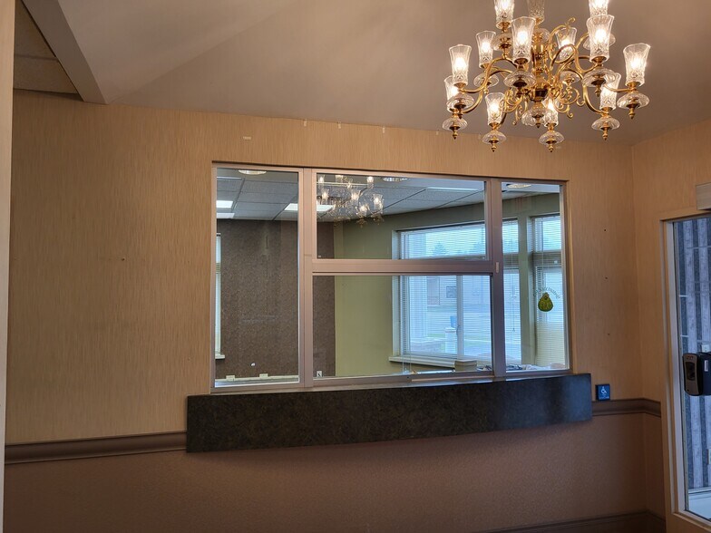 More Photos Of 3018 Military Rd, Niagara Falls Office For Lease