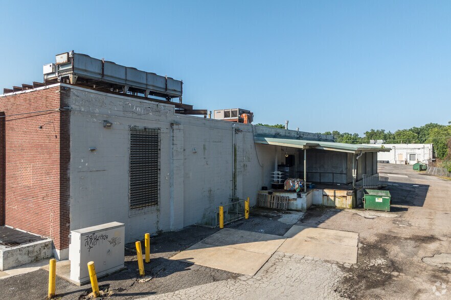 More Photos Of 1800 Delmar Dr, Folcroft Unknown For Lease