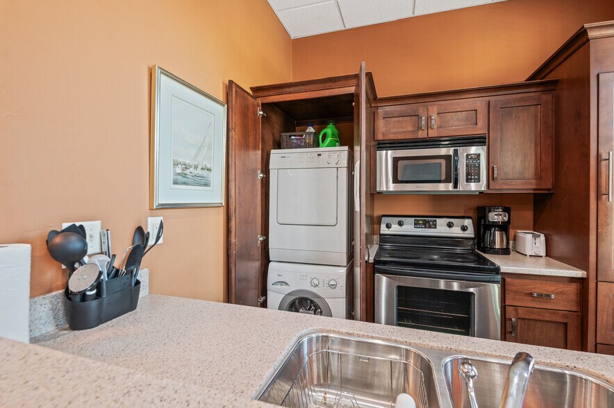 More Photos Of 111 N Broadway St, Green Bay Office Residential For Sale