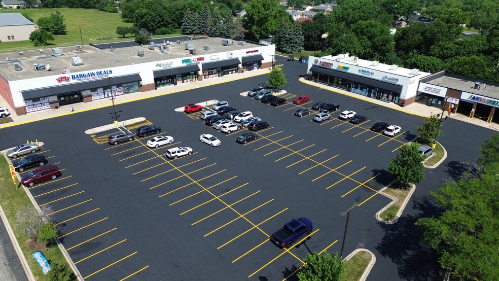 More Photos Of 213-239 S Bolingbrook Dr, Bolingbrook Unknown For Lease
