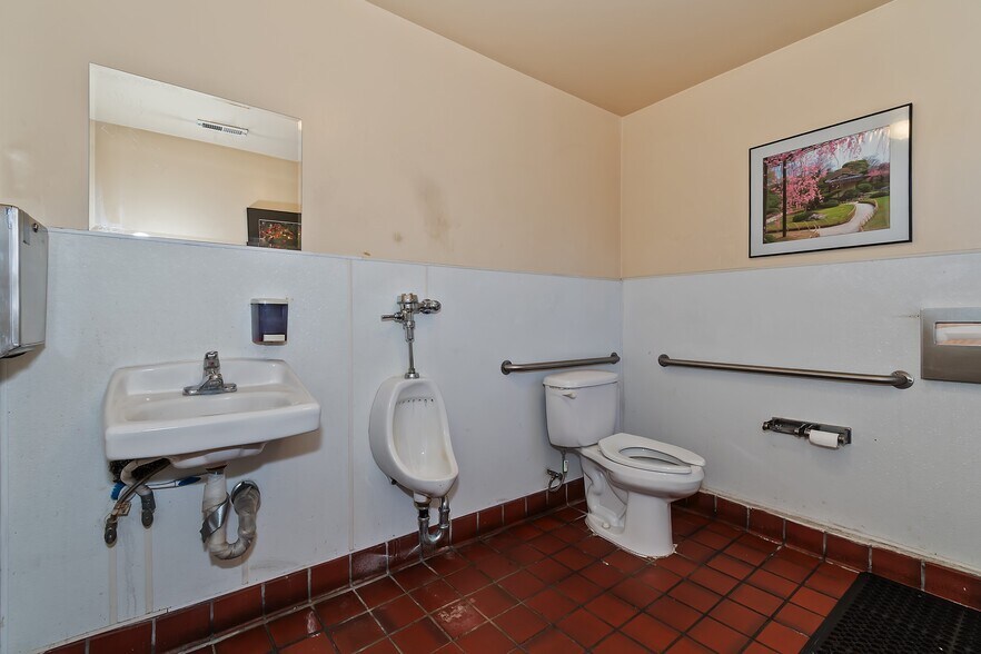 More Photos Of 41025 Big Bear Blvd, Big Bear Lake Restaurant For Sale
