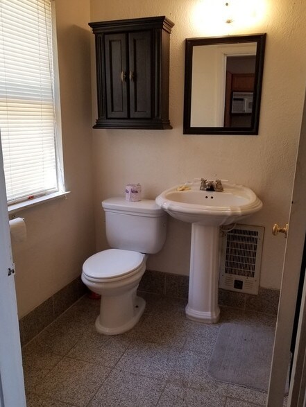 More Photos Of 109256 Highway 97 N, Chemult Hotel For Sale