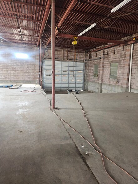 More Photos Of 1220 Mineral Wells Hwy, Weatherford Showroom For Lease