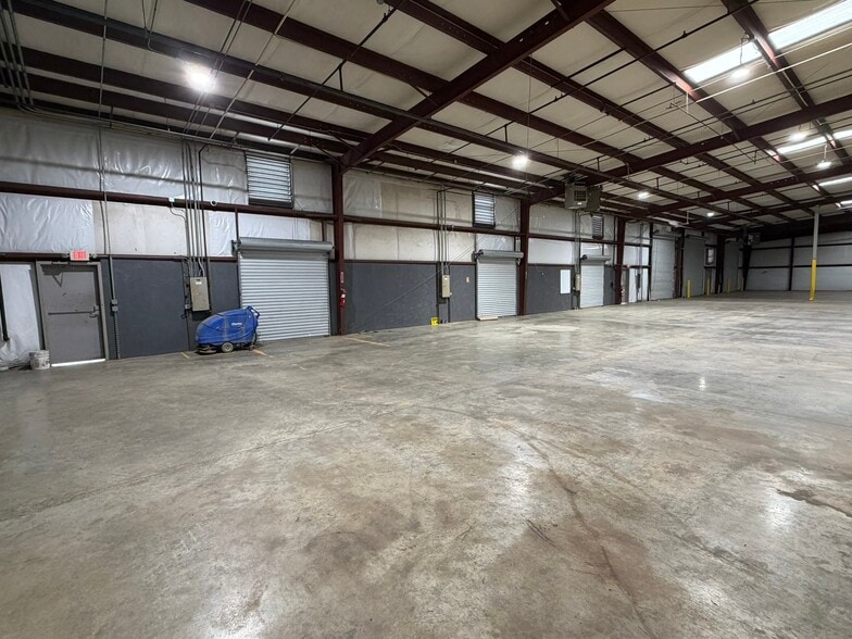 More Photos Of 214 Industrial Park Dr, Soddy-Daisy Manufacturing For Lease