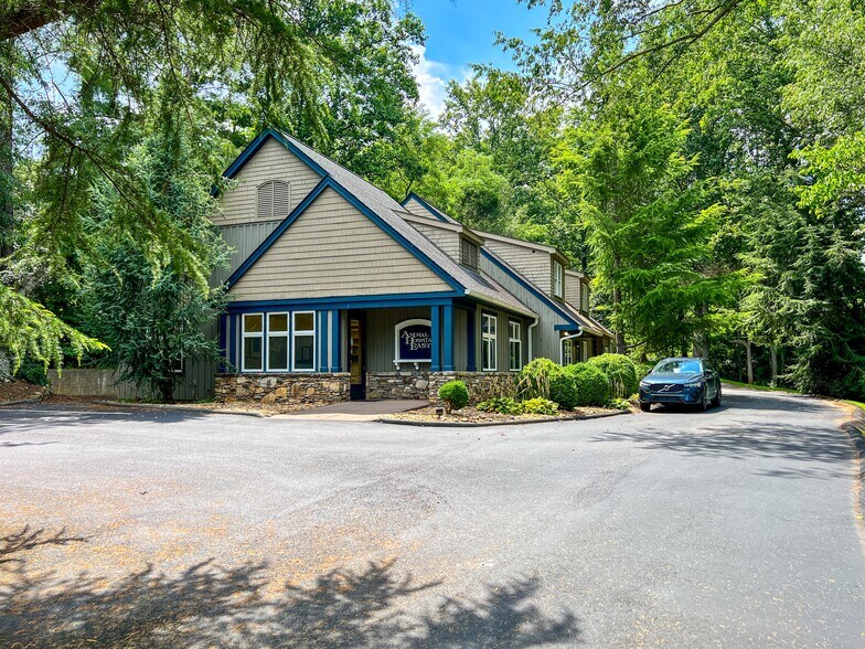 Primary Photo Of 1275 Tunnel Rd, Asheville Medical For Sale
