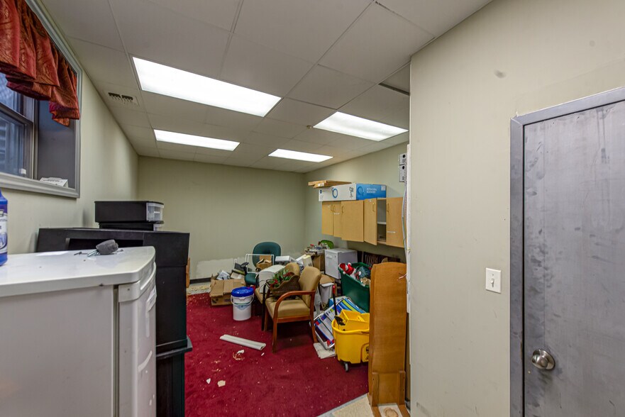 More Photos Of 63 Eastport Manor Rd, Eastport Office For Sale