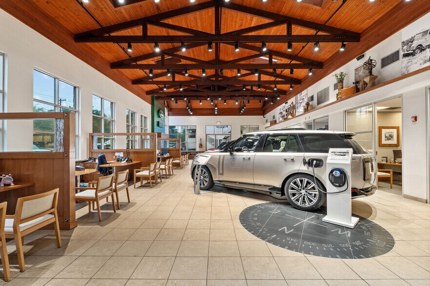 More Photos Of 1515 W 5th St, Austin General Retail For Sale