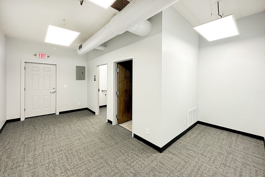 More Photos Of 166 Main St, Springfield Office For Sale