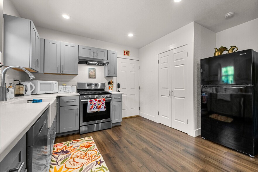 More Photos Of 320 Taylor Rd, Newcastle Specialty For Sale