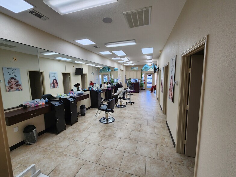 More Photos Of 417 E Parkwood Ave, Friendswood Office For Lease