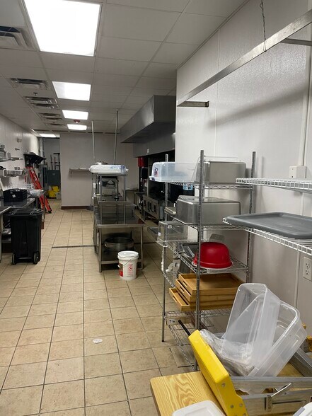 More Photos Of 109 E Grande Blvd, Tyler Restaurant For Lease