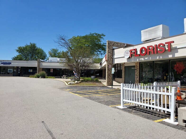 More Photos Of 1710-1772 W Algonquin Rd, Schaumburg Unknown For Lease