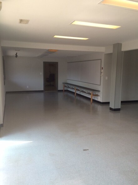 More Photos Of 4614 Rivers Ave, Charleston Service For Lease