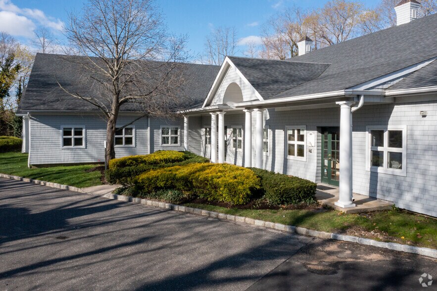 More Photos Of 170 N Country Rd, Port Jefferson Office For Lease