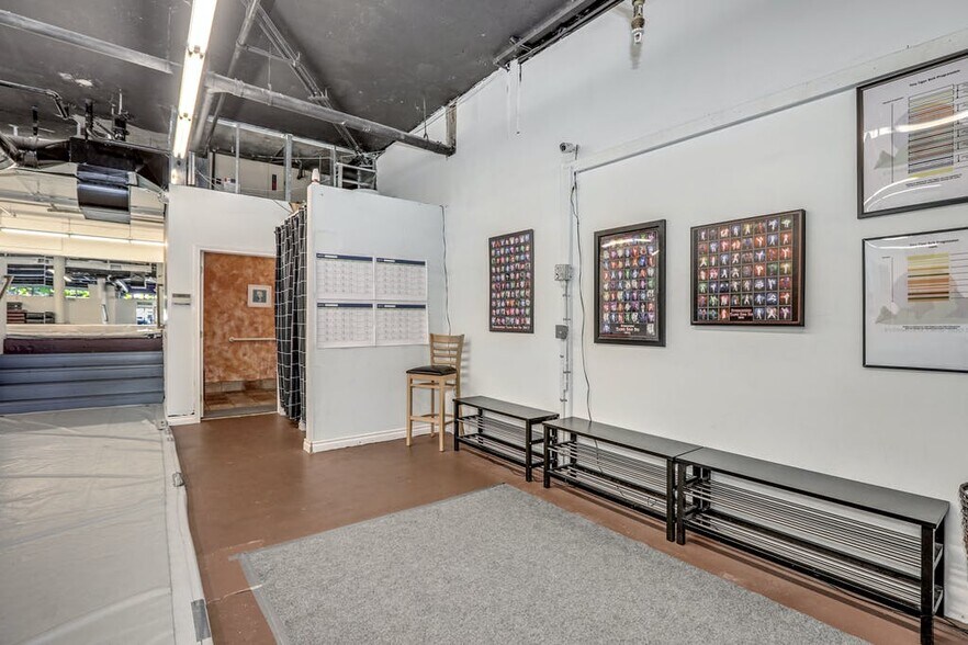 More Photos Of 5430 California Ave SW, Seattle Office For Sale