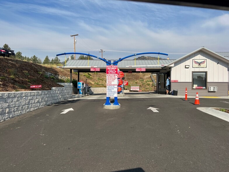 More Photos Of 1902 Fort Jones Rd, Yreka Carwash For Sale