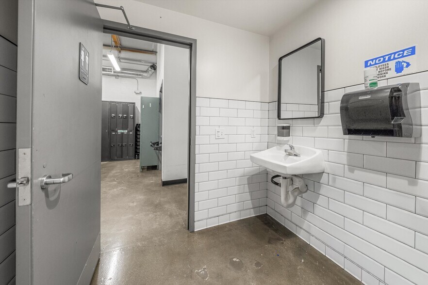 More Photos Of 44211 Yucca Ave, Lancaster Warehouse For Sale