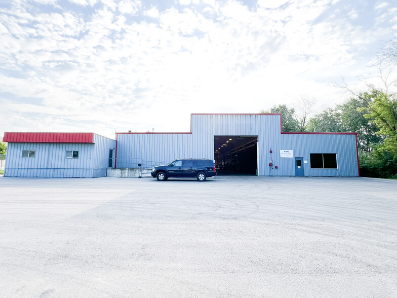 Primary Photo Of 1725 Racine Rd, Menasha Warehouse For Sale