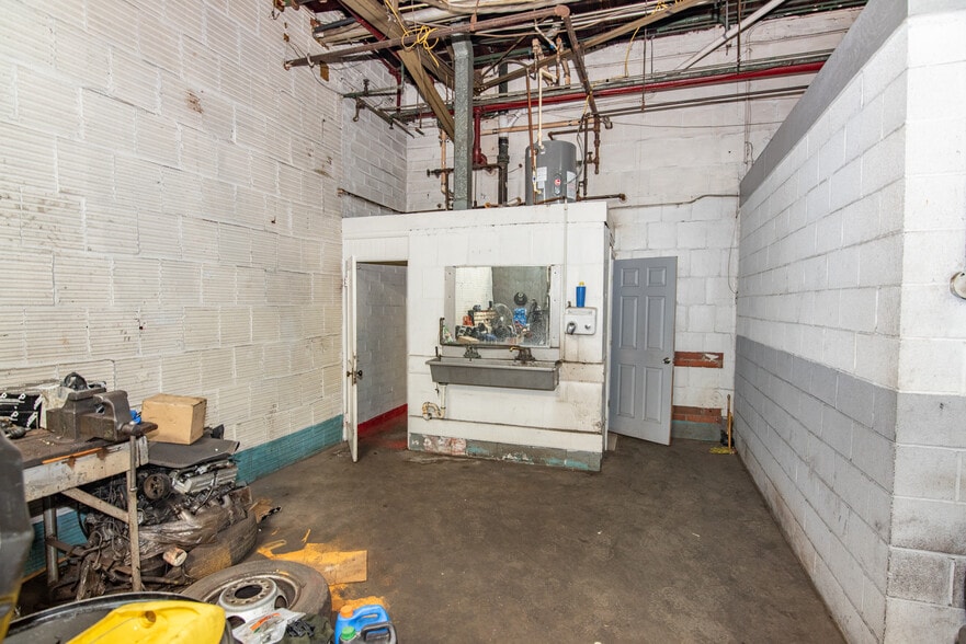 More Photos Of 4128 Hayward Ave, Baltimore Warehouse For Sale