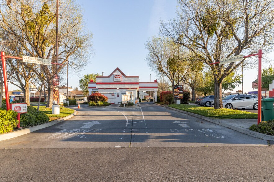 More Photos Of 2310 W Cleveland Ave, Madera Fast Food For Sale